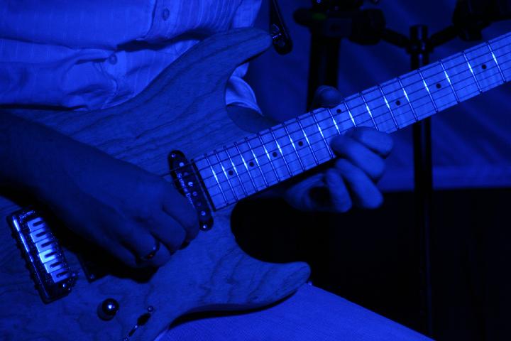 2008-11-28 M3_live at replugged 086.jpg
